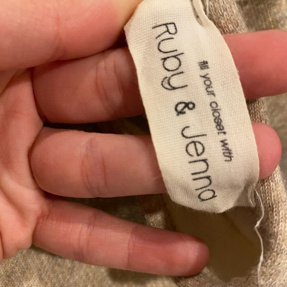 sweater - Picture 3 of 3